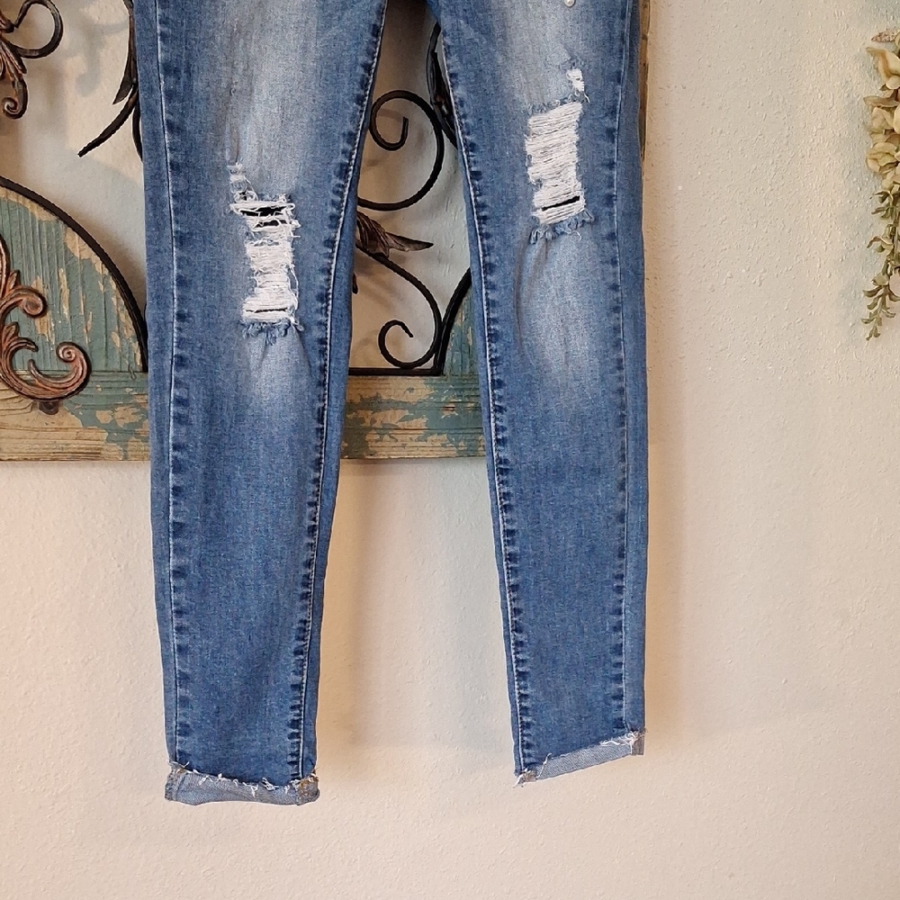Angel Kiss Pearl-Studded Distressed Cropped Blue Jeans NWOT Size 3 - Picture 4 of 10